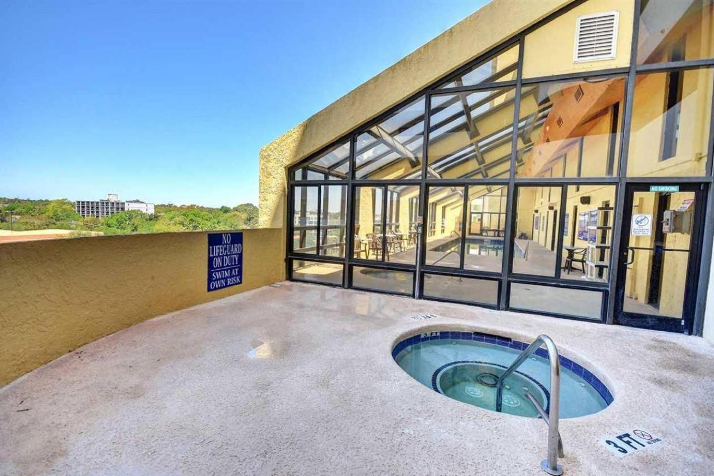 Oversized Ocean View Queen Suite With Beautiful Fireplace And Accents - Sleeps 4 Guests! Myrtle Beach Rom bilde