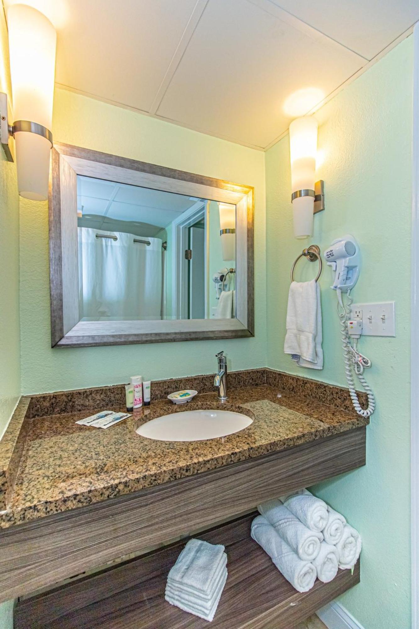 Oversized Ocean View Queen Suite With Beautiful Fireplace And Accents - Sleeps 4 Guests! Myrtle Beach Rom bilde